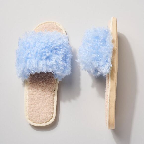 NWT Avenue Zoe Women's Slip-on Cozy Solid Fuzzy Slippers - Picture 1 of 6
